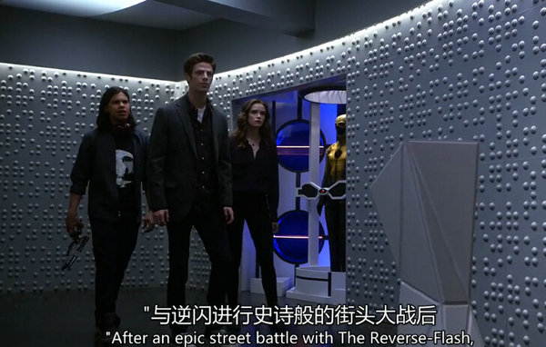 闪电侠和吉迪恩交谈