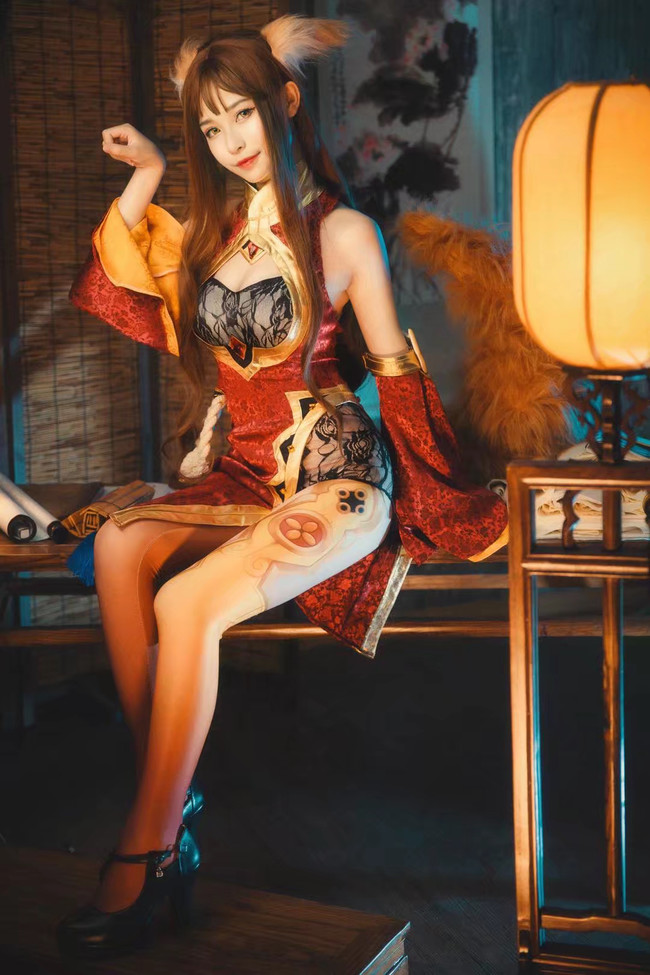 长腿性感美女真人Cosplay王者荣耀妲己图集