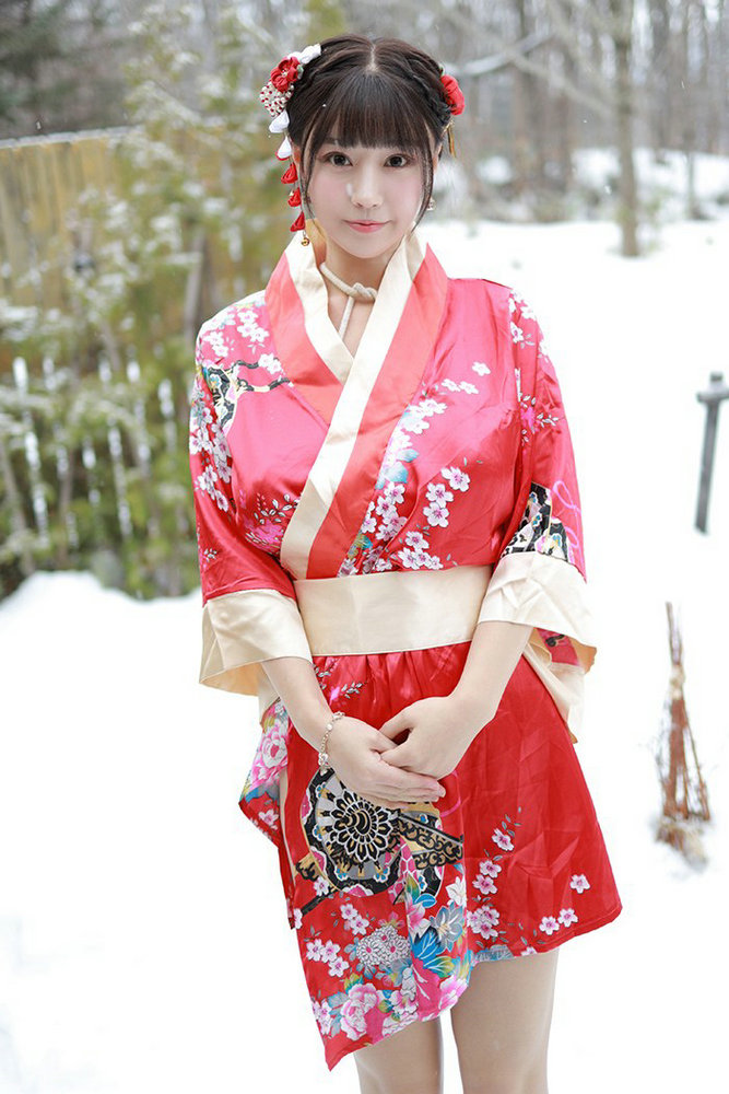 mm131美女图片饥渴娇娘朱可儿露天浴池裸身入镜